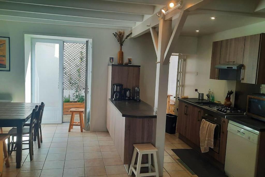 Maison De Pecheur Renovee Avec Cour Proche Du Port Les Sables-dʼOlonne Eksteriør billede